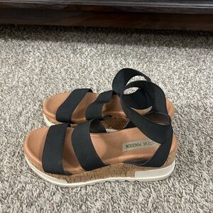 Steve Madden black strapped wedged sandals